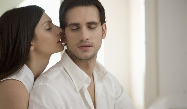 toques leves para emocionar a un home